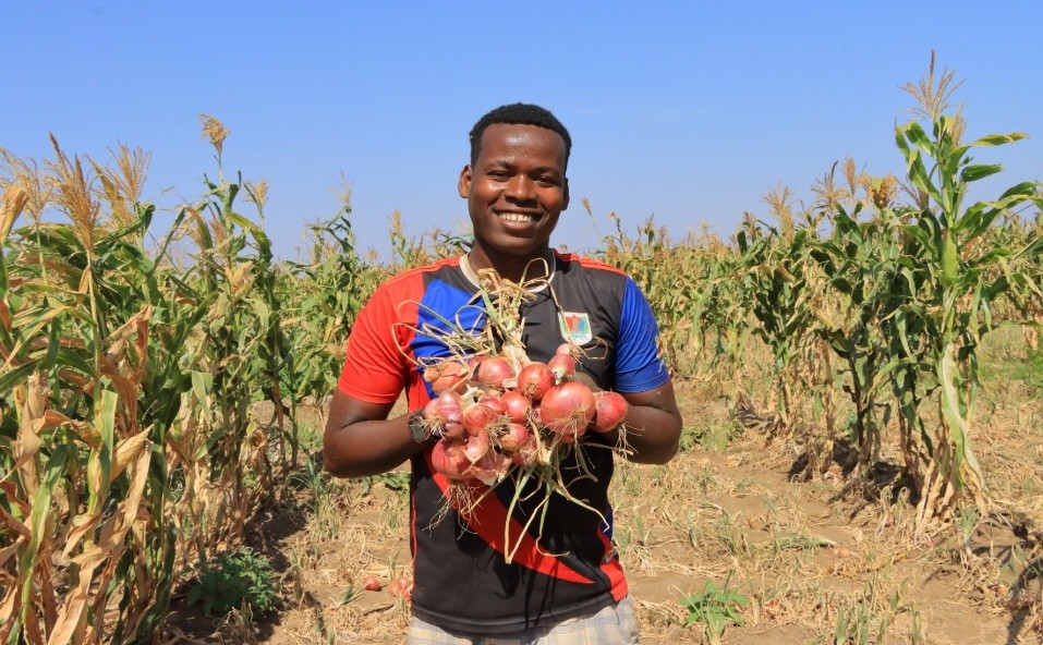 Abdikadir portrait onions